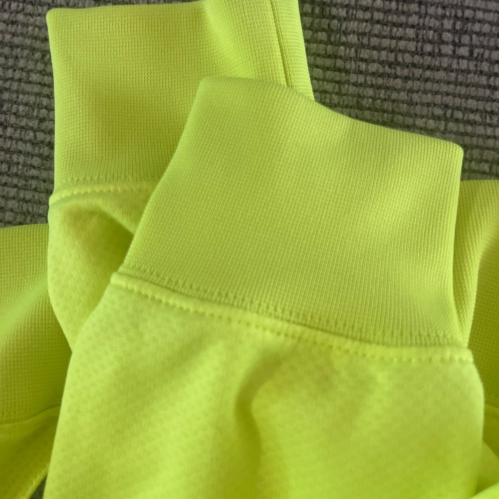 Like new boys Nike dry fit yellow jacket with zipper front - Picture 11 of 11